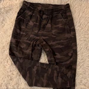 Athleta Farallon camo jogger - size 6
